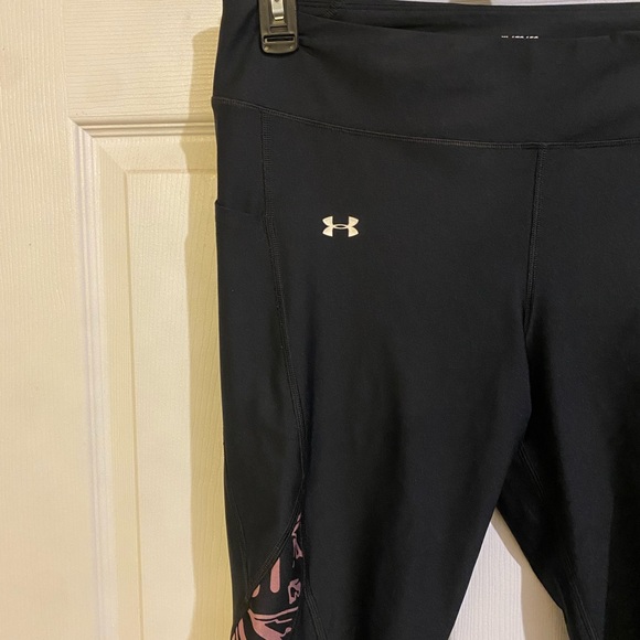 ***3/$45***Under Armour LIKE NEW HeatGear Capri Leggings XL - Picture 2 of 10